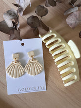 Load image into Gallery viewer, Hair Claw &amp; Earring Gift Box (Cream)
