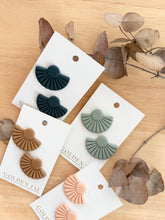 Load image into Gallery viewer, Fan Studs
