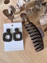 Load image into Gallery viewer, Hair Claw &amp; Earring Gift Box (Brown)
