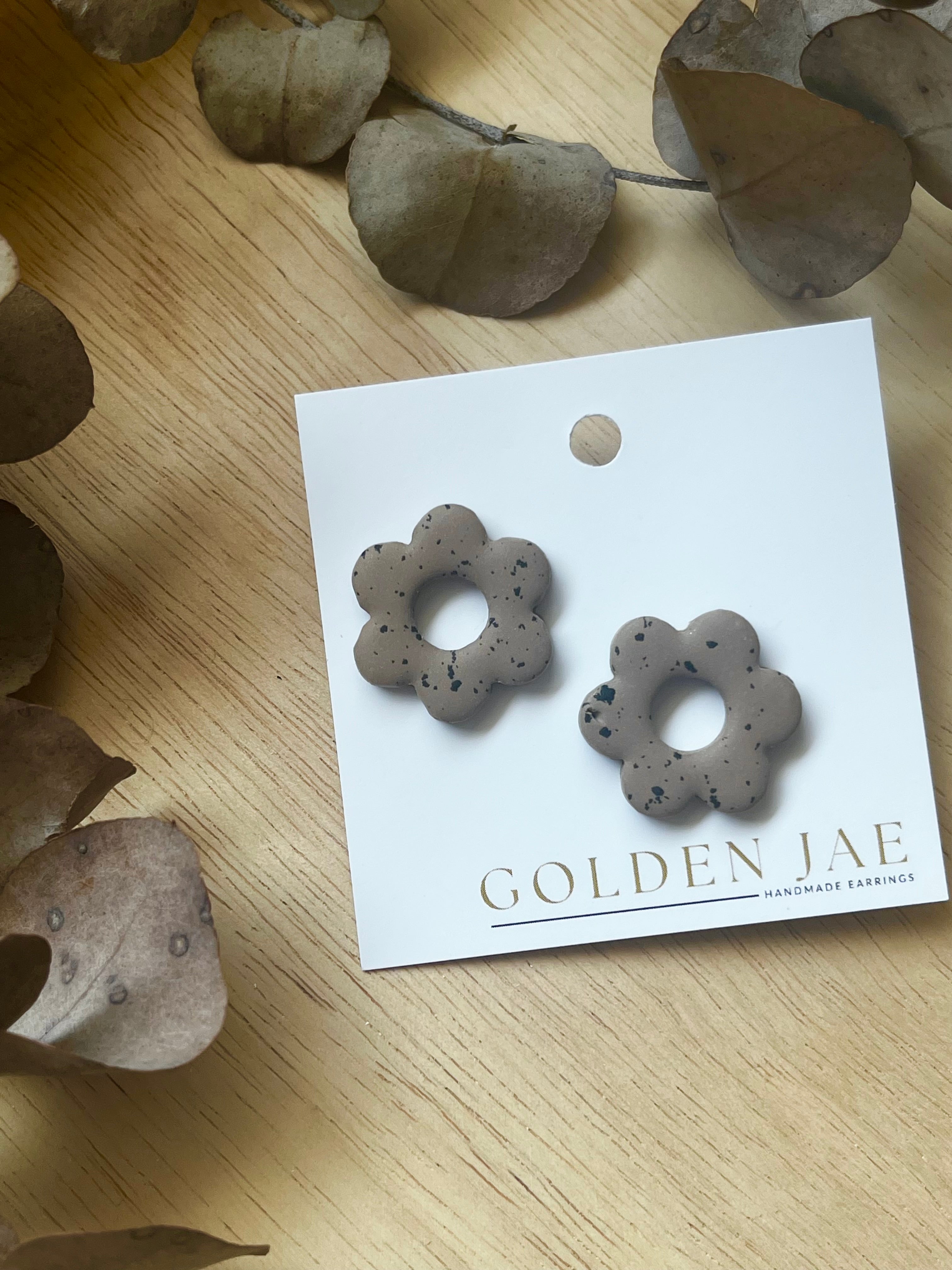 Statement Flower Studs (Speckles)