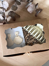 Load image into Gallery viewer, Hair Claw &amp; Earring Gift Box (Cream)
