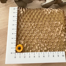 Load image into Gallery viewer, Sunflower Studs Yellow (Resin)
