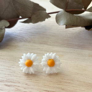 Daisy Studs (Resin)